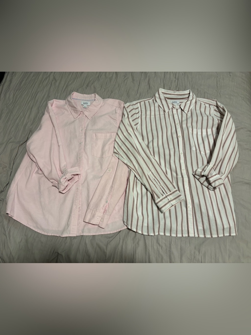 Women’s Croft & barrow Oxford shirts
Size L
Set of 2